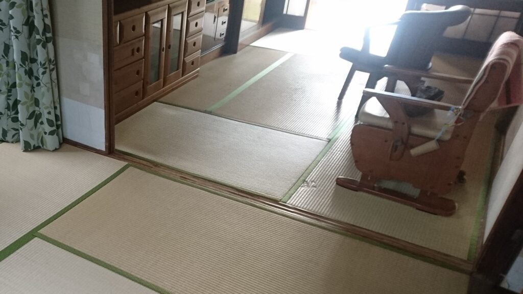 畳の部屋の家具移動